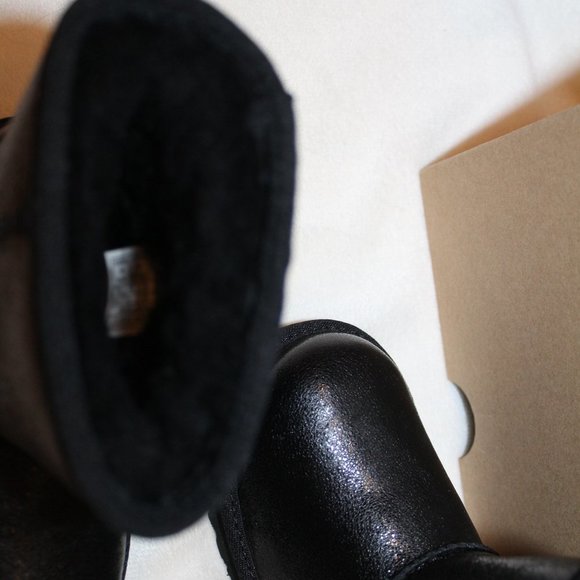 NIB UGG TODDLER CLASSIC SHORT LEATHER‎ SHEARLING LINED METALLIC SPARKLE BOOTS - Picture 5 of 7